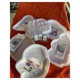 6 assorted plastic baking forms