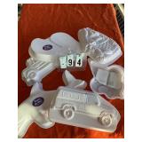 6 assorted plastic baking forms