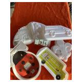 6 assorted plastic baking forms
