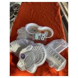 6 assorted plastic baking forms