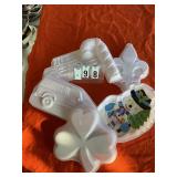 6 assorted plastic baking forms