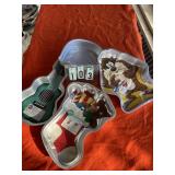 4 assorted cake pans