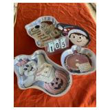 4 assorted cake pans