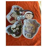 4 assorted cake pans