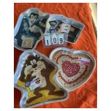 4 assorted cake pans