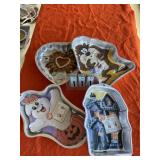 4 assorted cake pans