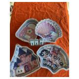 4 assorted cake pans