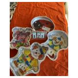 4 assorted cake pans