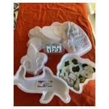 6 assorted plastic baking forms