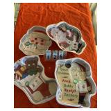 4 Christmas themed pans