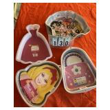 4 assorted cake pans