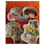 4 assorted cake decorating pans