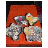 4 assorted cake pans