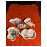 4 assorted plastic baking pans