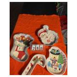 4 assorted cake decorating pans