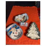 3 assorted cake baking pans