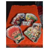 4 assorted cake decorating pans