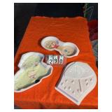 3 plastic baking pans