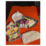 5 assorted cake baking pans