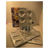 4 assorted cake baking pans