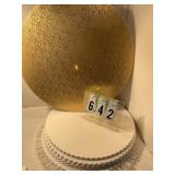 1 gold 18" and 8 16" white scalloped cake boards