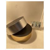 1 gold and 1 silver containers