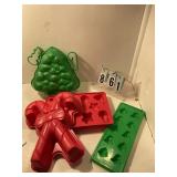 4 assorted jello molds