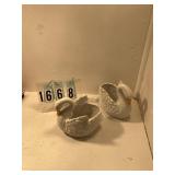 2 swan dishes