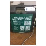 30 pound capacity sandblaster