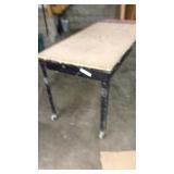 Work table on casters for the carpet tile one