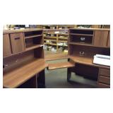 Corner computer desk