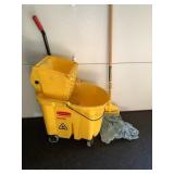 Rubbermaid Mop Bucker with Mop