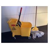 Rubbermaid Mop Bucker with Mop