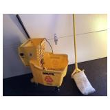 Rubbermaid Mop Bucker with Mop