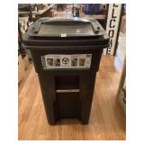 Toter 32 Gallon Rolling Trash Can