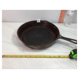 8B 10.75' Cast Skillet