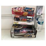 Diecast Fan Fueler 1:24 & Plastic Davey Allison