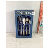 Oneida 20pc Flatware Set