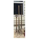 3 Pitchforks