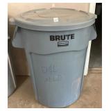 Rubbermaid Brute 44 Gal Trashcan