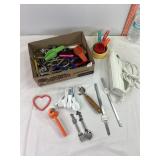 Electric Knife & Assorted Kitchenware