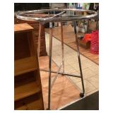 Metal Clothes Hanging Display Rack
