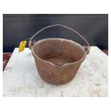 Hollands MFG Co. 15 Cast Iron Pot Hollands MFG Co. 15 Cast Iron Pot