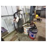 Oil pumps/canisters  and grease guns