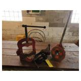 Ridgid Hand Pipe threader and 2 pipe vises