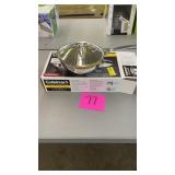 CUISINART 3 QT CHEFS PAN W/ COVER W/ BOX CUISINART 3 QT CHEFS PAN W/ COVER W/ BOX