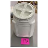 GAMMA VAULT PET FOOD STORAGE CONTAINER GAMMA VAULT PET FOOD STORAGE CONTAINER