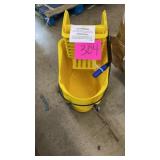 MOP BUCKET MOP BUCKET