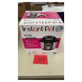 INSTANT POT PRESSURE COOKER IN BOX