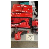 MILWAUKEE M18 FUEL MUD MIXER, 2 BATTERIES,CHARGER